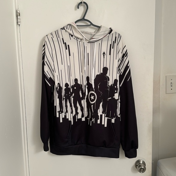 🎉 Host Pick 🎉 NWOT Black and white Marvel hoodie - Picture 1 of 4